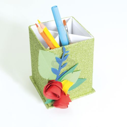 Pot a crayon en carton